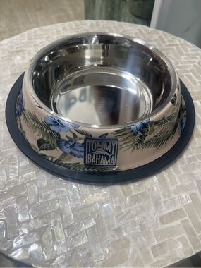 Tommy Bahama stainless steel pet food/water dish - Dishwasher safe 8” diameter